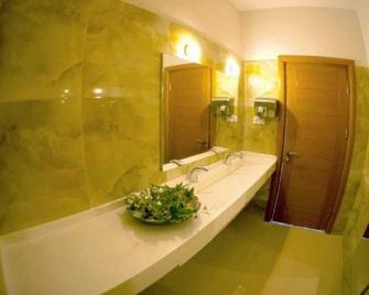 Idahan Hotel - Burhaniye - Bathroom
