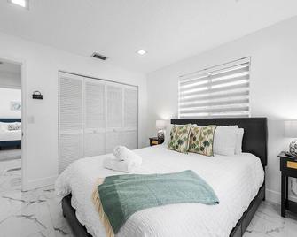Bright Villa, Heated Pool, 2 Kings, by Everglades, Biscayne & Keys - Homestead - Bedroom