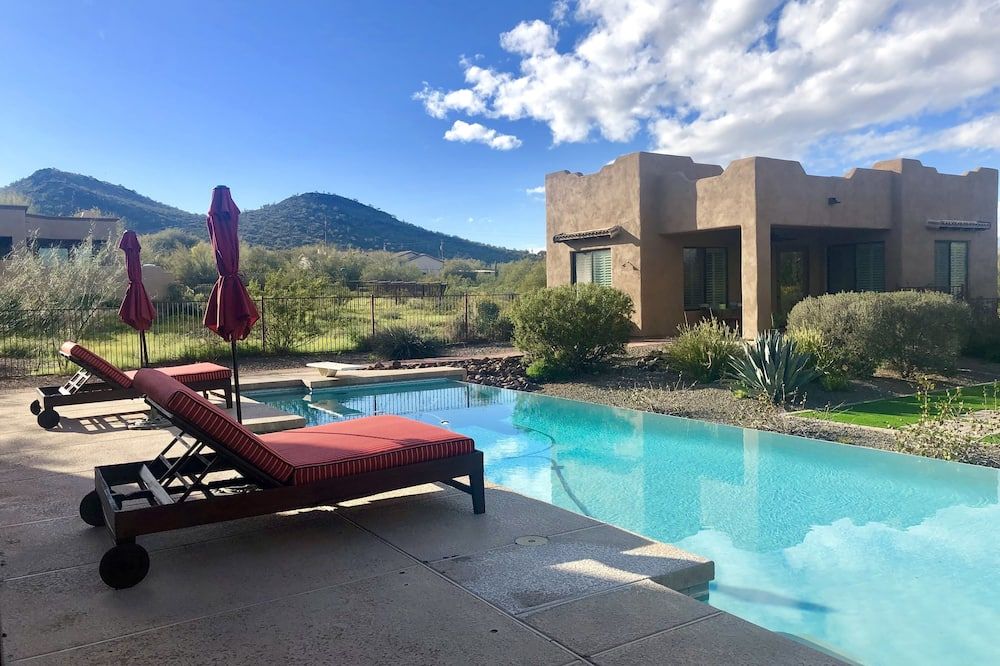 Casita Del sol, 1 BR 1BA-Sleeps 4. Minimum Stay 4 nights. Great North Phoenix - New River - בריכה