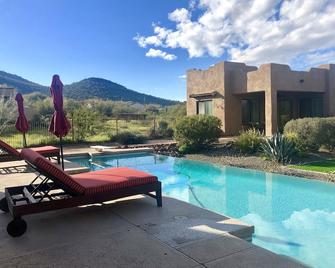 Casita Del sol, 1 BR 1BA-Sleeps 4. Minimum Stay 4 nights. Great North Phoenix - New River - Pool