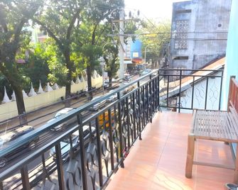 Mixok Guesthouse - Vientiane - Balcony