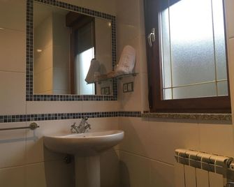 Hostal El Horno - Molinaseca - Спальня