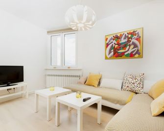 Gdynia Sunny Apartment for 5 People by Noclegi Renters - Gdynia - Living room