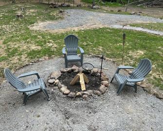 Private Yurt nestled in the heart of the country. Relaxation awaits you! - Buckhannon