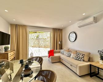 Loft 18 Beachfront Marbella Center - Marbella - Sala de estar