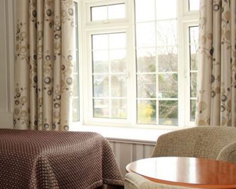 Old Kings Arms Hotel - Pembroke - Wohnzimmer