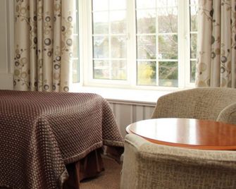 Old Kings Arms Hotel - Pembroke - Wohnzimmer