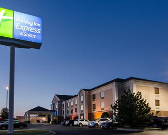 Holiday Inn Express & Suites Vinita - Vinita - Building