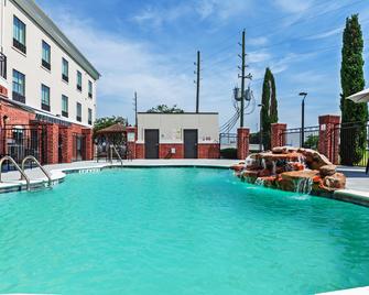 Holiday Inn Express Hotel & Suites Sealy - Sealy - Pool