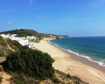 Casa Pinheiro I, fantastic location 100 m from the beach. - Budens - Playa