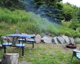 Yeomans By The Caves - Rustic Cottage - Saint Martins - Patio