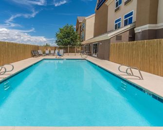 Baymont by Wyndham Albuquerque Airport - Albuquerque - Piscina