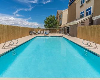 Baymont by Wyndham Albuquerque Airport - אלבקורקי - בריכה