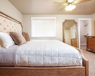 30% Off Special! Skiers Dream, Newly Built, Bbq, Patio, Views, Dedicated Hot Tub - Ogden - Bedroom