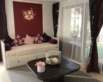 Gemütlich wohnen in Messenähe, Feenzian - Friedrichshafen - Living room