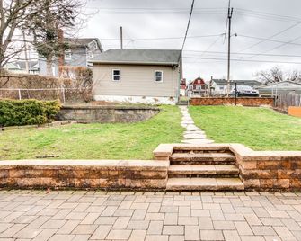 Family-Friendly Altoona Abode w/ Spacious Patio! - Altoona - Buiten zicht