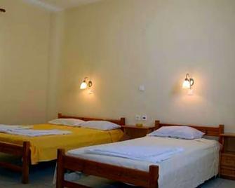 Katerina & John's Hotel - เพริสซา - ห้องนอน
