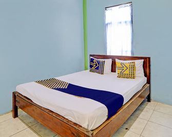 OYO Life 93037 Nova Jaya Homestay Syariah - Lamongan - Habitación