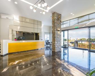 Stefan Village Hotel - Nea Kydonia - Рецепція