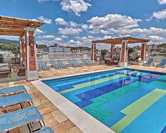 Hotel Firenze - Serra Negra - Zwembad