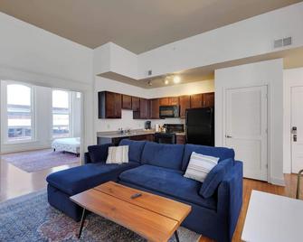 Historic Guthrie Coke Lofts, Downtown Louisville - Louisville - Living room