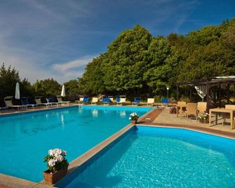 Pausania Inn - Tempio Pausania - Pool