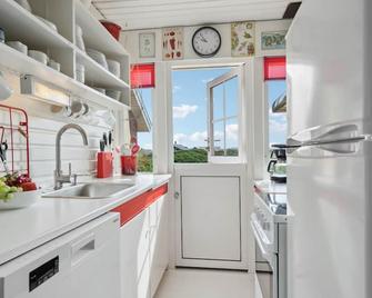 Cozy Home In Hvide Sande With Kitchen - Hvide Sande - Kitchen