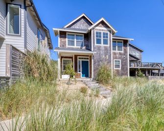 The Blue Door- Gorgeous Brand new 2022! Near beach - Pacific City - Будівля