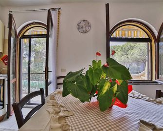 Dive into a dream - your home to 70 meters from the sea - Pula - Comedor