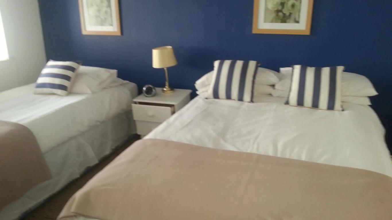 Bed And Blueberry Two Bed Suite for 2,3, or 4 people