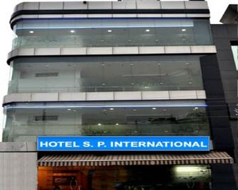 S P International - ลัคเนา - อาคาร