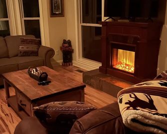 Blue Ridge Mountain View Home Near Blowing Rock - Lenoir - Вітальня