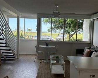 Nalu - Hosted by Burleigh Letting - Burleigh Heads - Living room