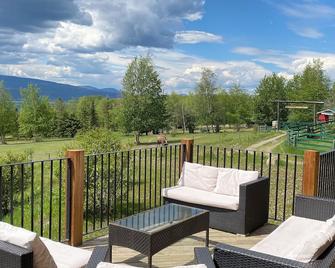 Williston Lake Resort - Hudson's Hope - Balcón
