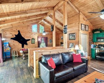 A Top Notch Lodge~Gatlinburg - Gatlinburg - Sala de estar