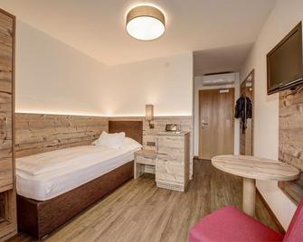 Hotel Heinrichshof - Lagundo - Bedroom