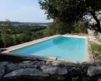 mas en Pleine Guarrigue à 25 min D'uzès - Lussan - Piscina