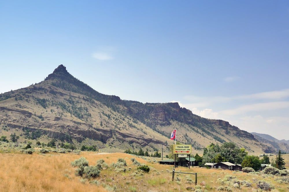 Trail Shop Inn - Wapiti