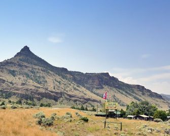 Trail Shop Inn - Wapiti
