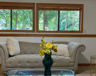Lake Serene Guest House, Lynnwood - Lynnwood - Living room