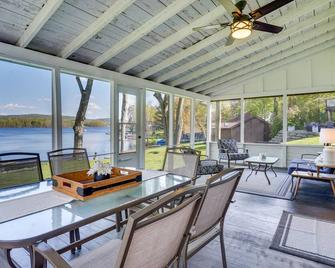 Family Lake and Ski House with Paddleboards and Fire Pit - Tully - Dining room