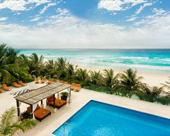 فلامينجو كانكون - -سعامشامل جميع الخدمات - كانكون - حوض السباحة