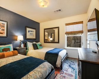 Ideally Located!! Old Town To Uptown! Comfortable! Close To Parks & Bike Trails! - Albuquerque - Bedroom