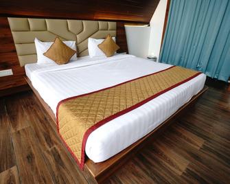 Q Mango Resort - באנגאלור - חדר שינה