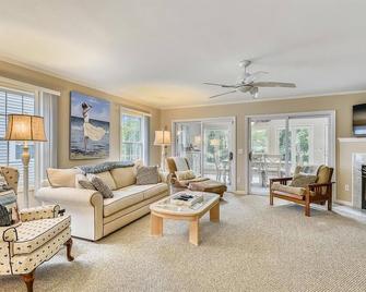 Pristina by Long & Foster - Bethany Beach - Salon