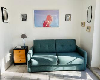 Studio 4 people heart village Porquerolles - Hyères - Olohuone