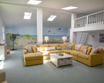 Charming Farmhouse - Westhampton - Sala de estar