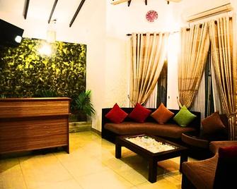 Ared Villa - Katunayake - Front desk