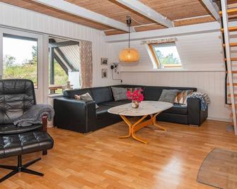 6 person holiday home in Skjern-By Traum - Skjern - Sala de estar