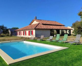 Gite la Chambre à Blé Dordogne - Vanxains - Piscina